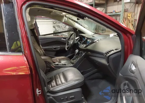 2016 Ford Escape Titanium z USA, uszkodzony, nr VIN 1FMCU9JX5GUA79598